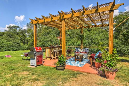 Hot Springs House | 2 Mi to Lake Hamilton! Log Cabin w/Cozy Loft
