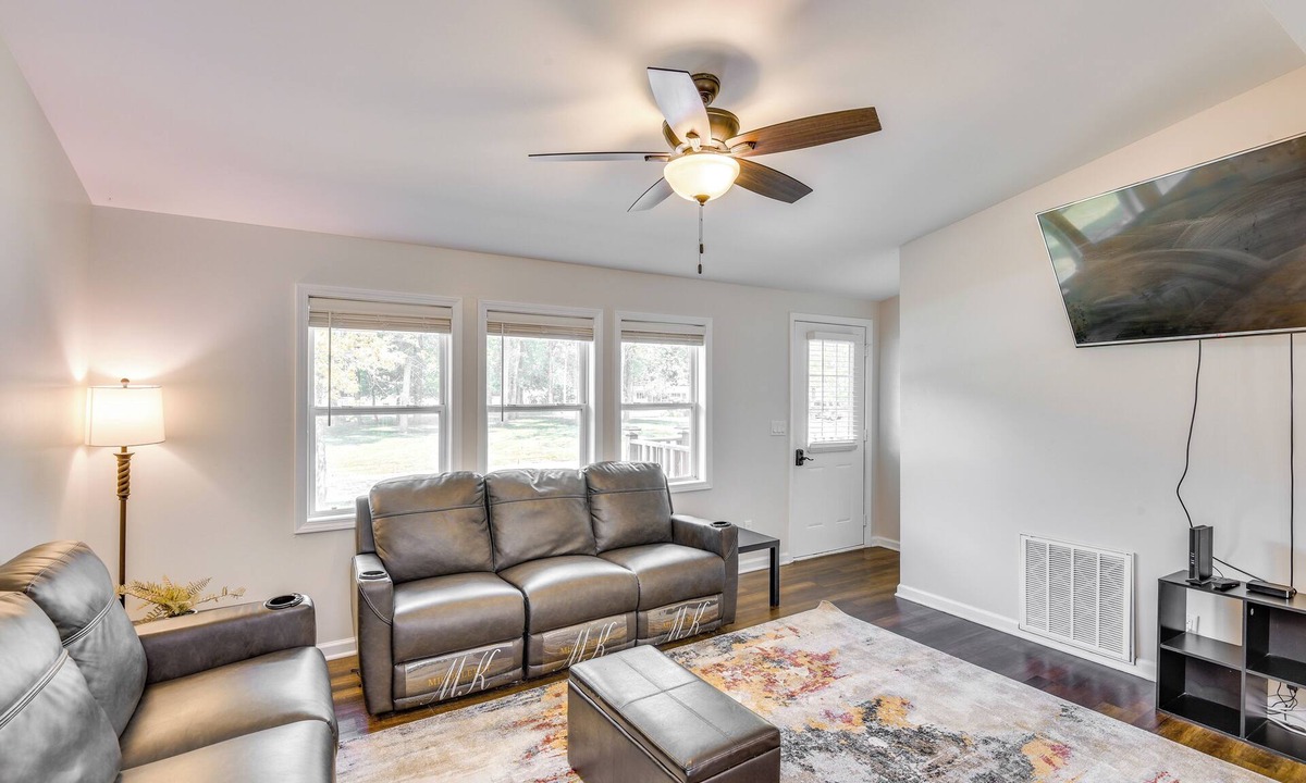 Shorewood-Tower Hills-Harbert Apartment | 2 Mi to Lake Michigan: Pet-Friendly Sawyer Apt