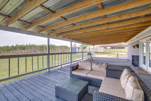 Dogwood House | 2 Mi to Lake Monticello: Home w/Large Decks!