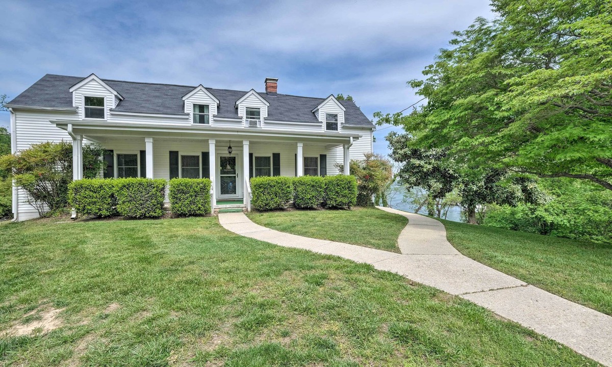 California House | 2 Mi to Lighthouse: Waterfront Home w/Dock!