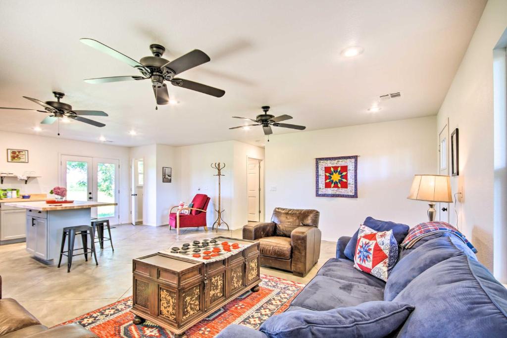 Grove House | 2 Mi to Marinas & Grove: Cozy Cabin w/Grill