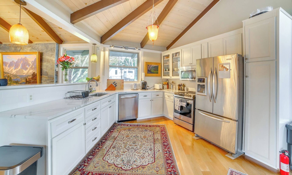 Aptos Cottage | 2 Mi to Ocean: Pet-friendly Abode in Aptos!