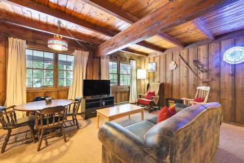 Bellaire House | 2 Mi to Schuss Mountain: Cozy Cabin w/Deck