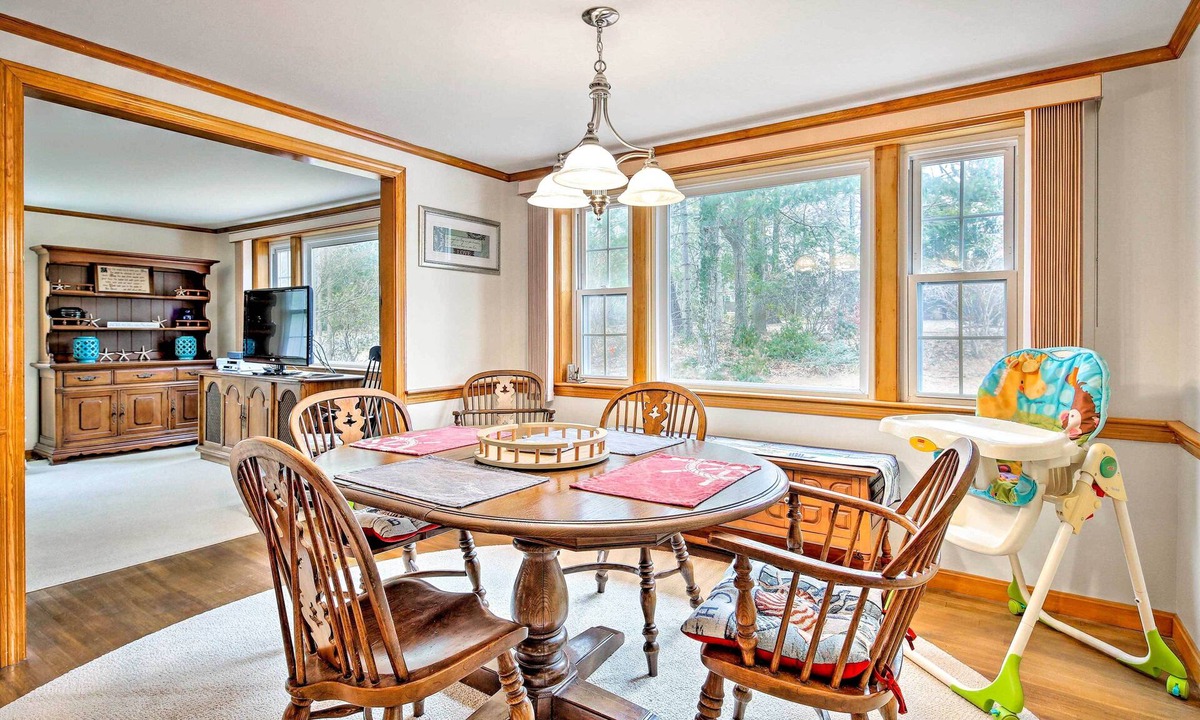 Mashpee Cottage | 2 Mi to Shore: Home w/BBQ & Beach Gear in Mashpee