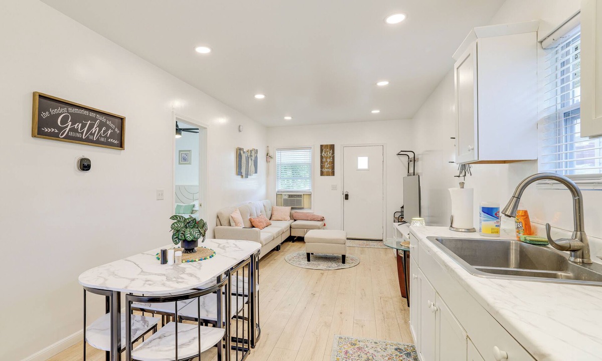 Niagara Falls Cottage | 2 Mi to State Park: Updated Niagara Falls Home