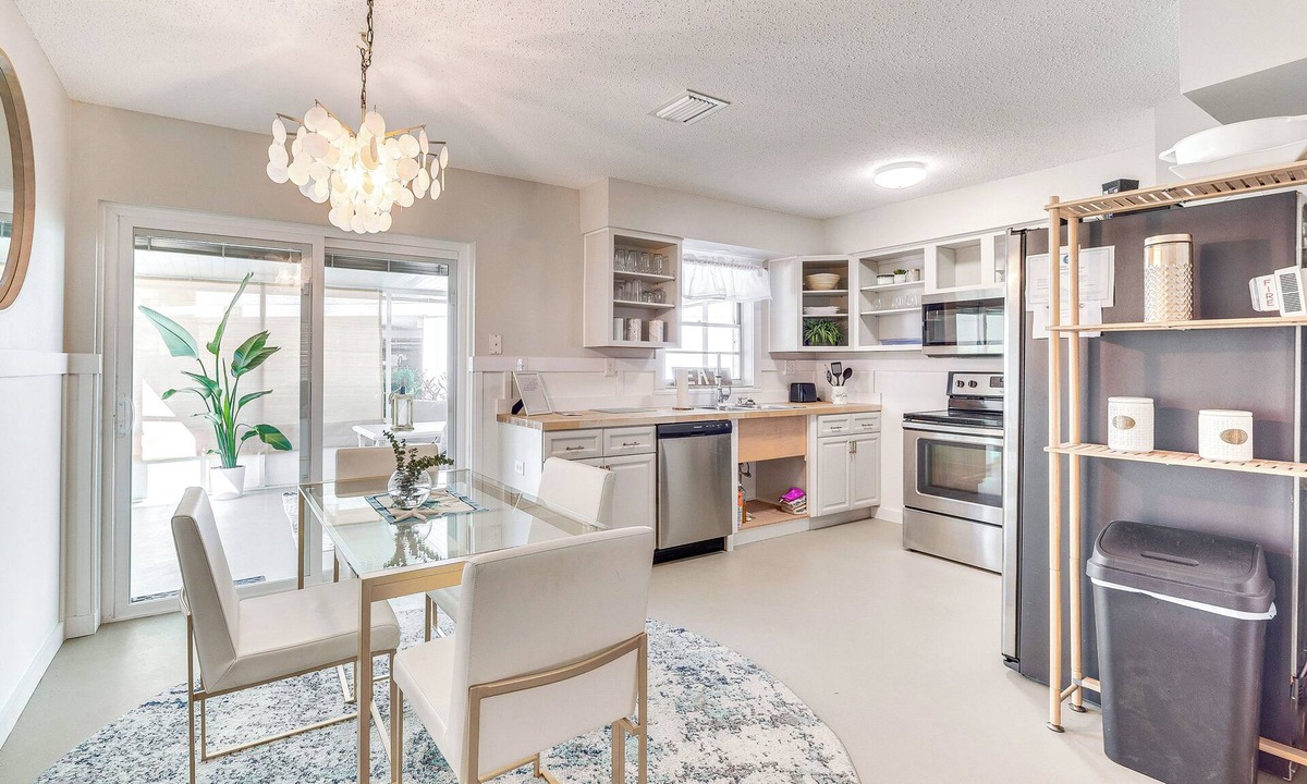 Crystal River House | 2 Mi to Three Sisters Springs: Home w/Patio