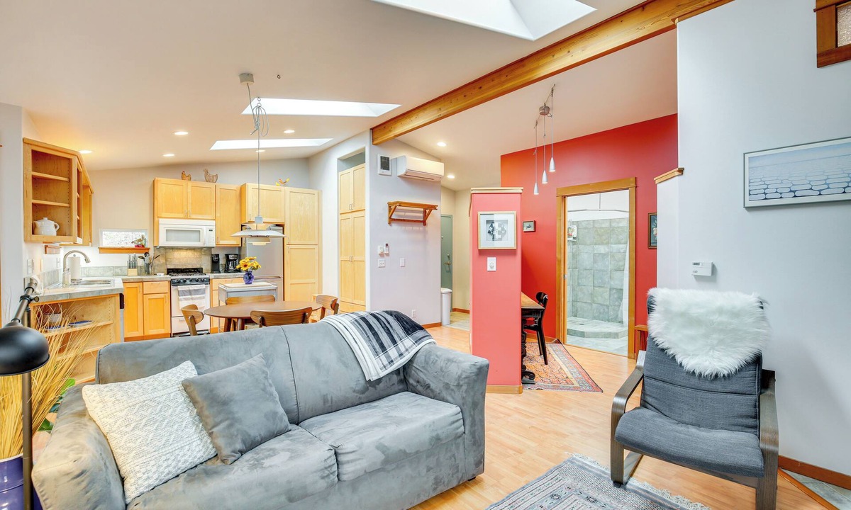 Southeast Eugene Apartment | 2 Mi to UO, Track Championships: Eugene Retreat!