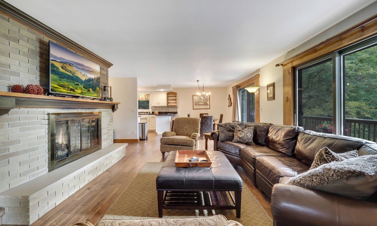 Boyne City House | 2 Miles To Boyne Mountain & Deer Lake | Private Setting | Remodeled Kitchen