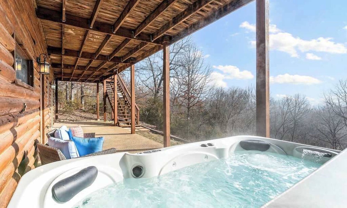 Sylvan Shores Cabin | 2 miles to Starkey Marina | Hot Tub | Beaver Lake