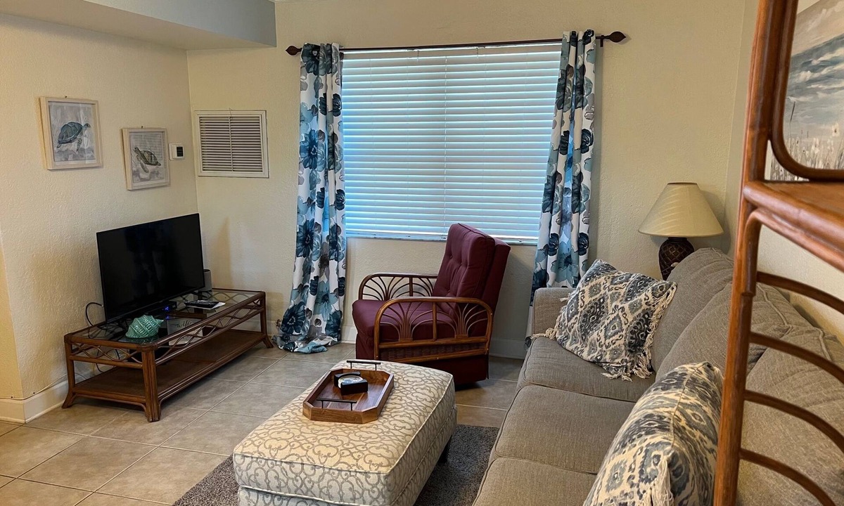 Madeira Beach Condo | 2 min walk to beach