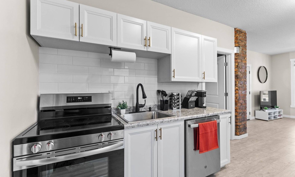 West Central Apartment | 2 Min Walk to Downtown