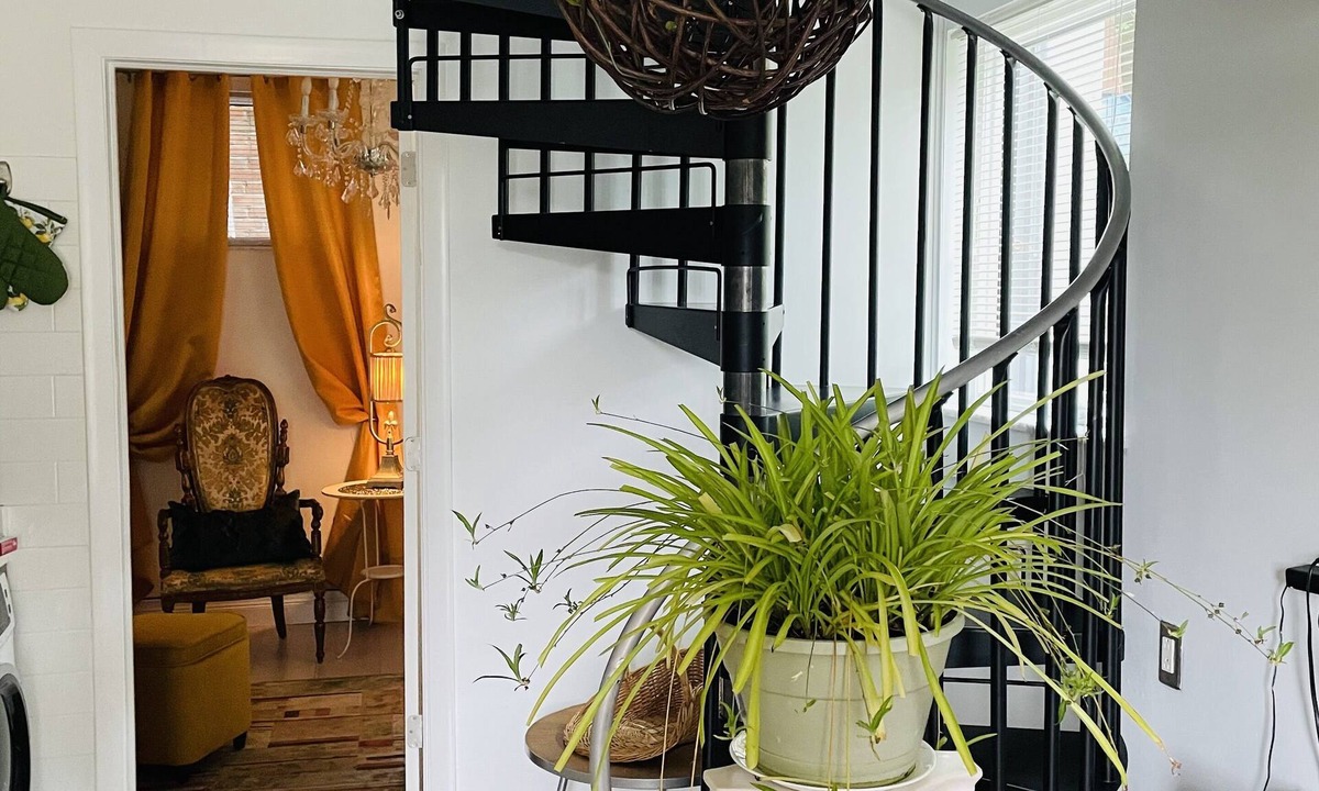 Cos Cob House | 2 mini-bedrooms apartment with antique bathtub.