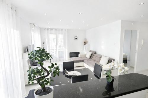 Lognes Apartment | 2 Mins from Train Station - Free Parking - Paris & DisneyLand - Lognes