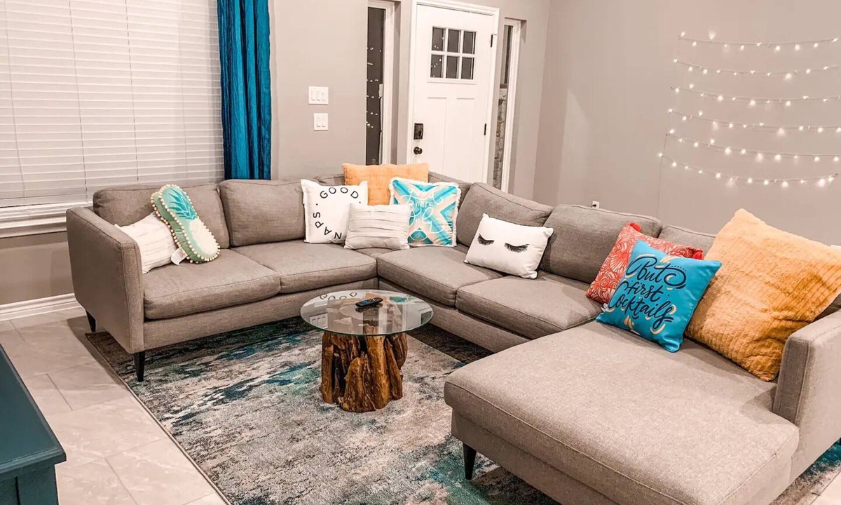 Canyon Lake House | 2 Mins to Lake | Outdoor Grill | Pet Friendly