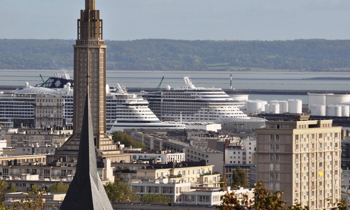 Downtown Le Havre Apartment | 2 minutes from Le Havre beach.