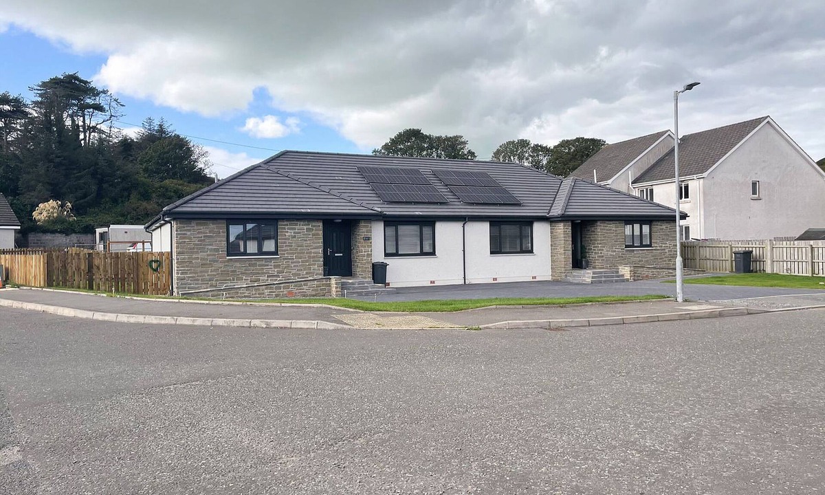 Sandhead Cottage | 2 Mote View- UK37496