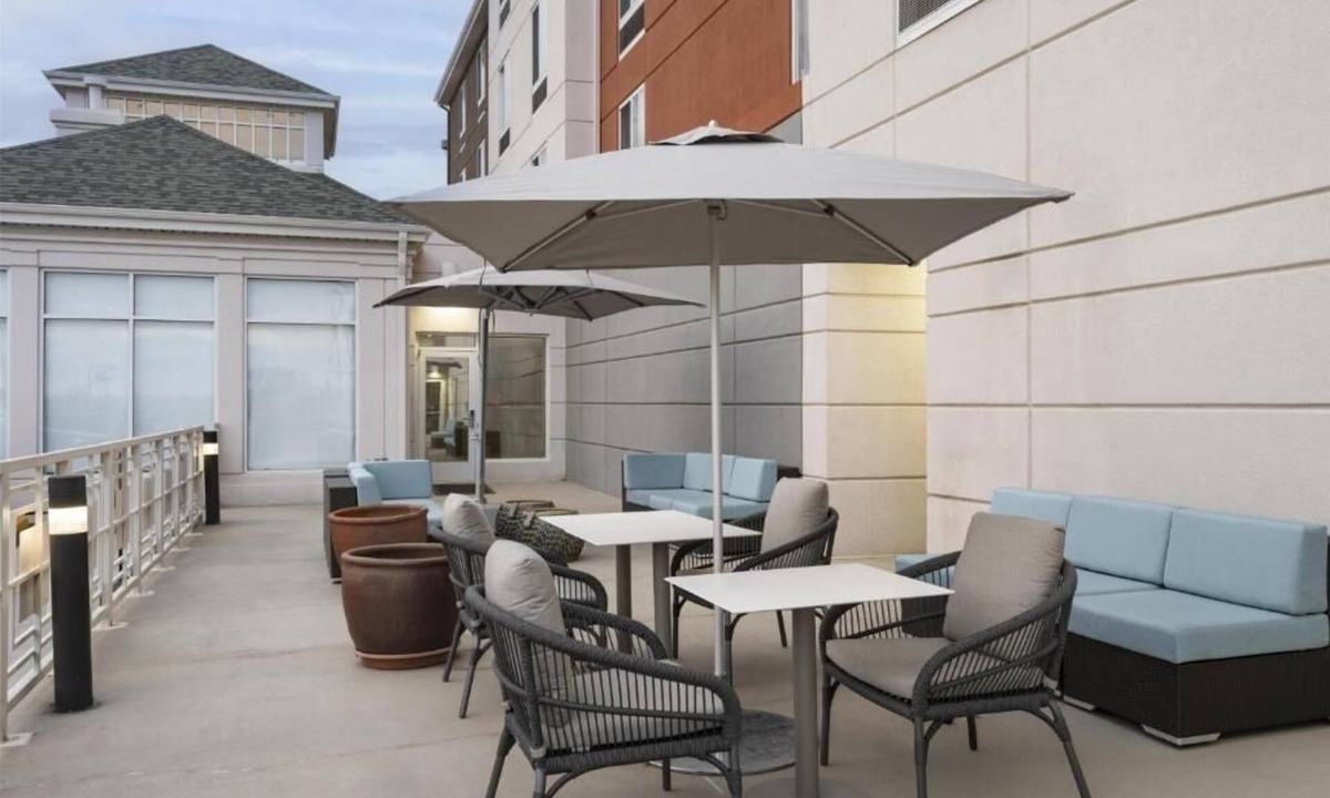 Albuquerque Hotel | 2 pairs stay | 1 unit each with king size bed + Indoor Pool, Gym and Breakfast