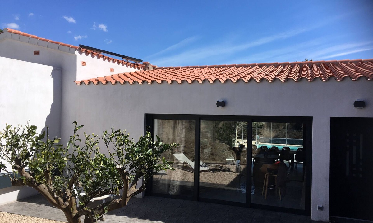 Garriguella Bed & Breakfast | 2-person room with private bathroom and patio in the center of Garriguella