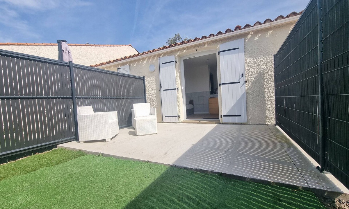 Olonne-sur-Mer Apartment | 2-person studio, private enclosed terrace, private parking space