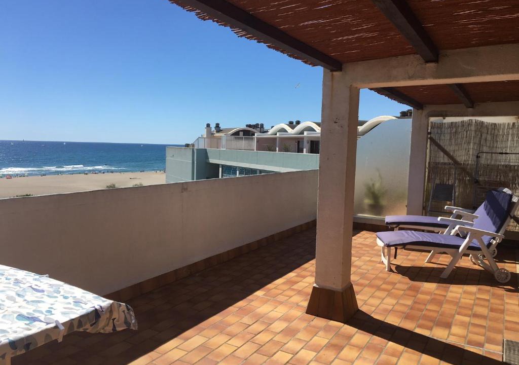 Saint-Cyprien Plage Apartment | 2 PIECES FRONT DE MER DERNIER ETAGE 40 m2