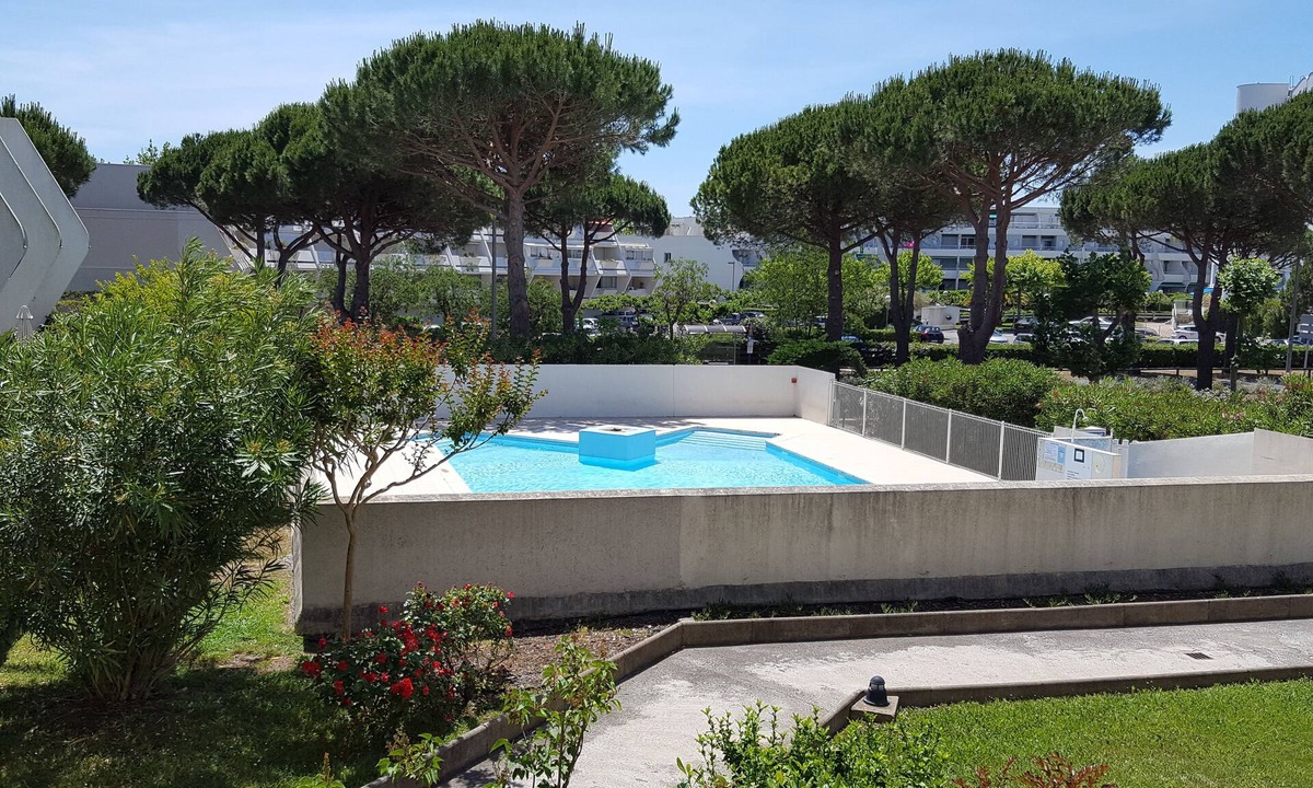 La Petite Motte Apartment | 2 pieces The Golden Cypress