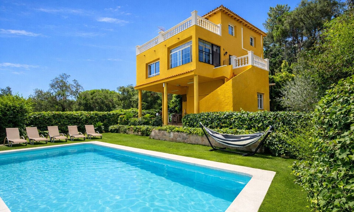 Mont Barbat Villa | 2 Private Abodes in One Magnificent Villa!