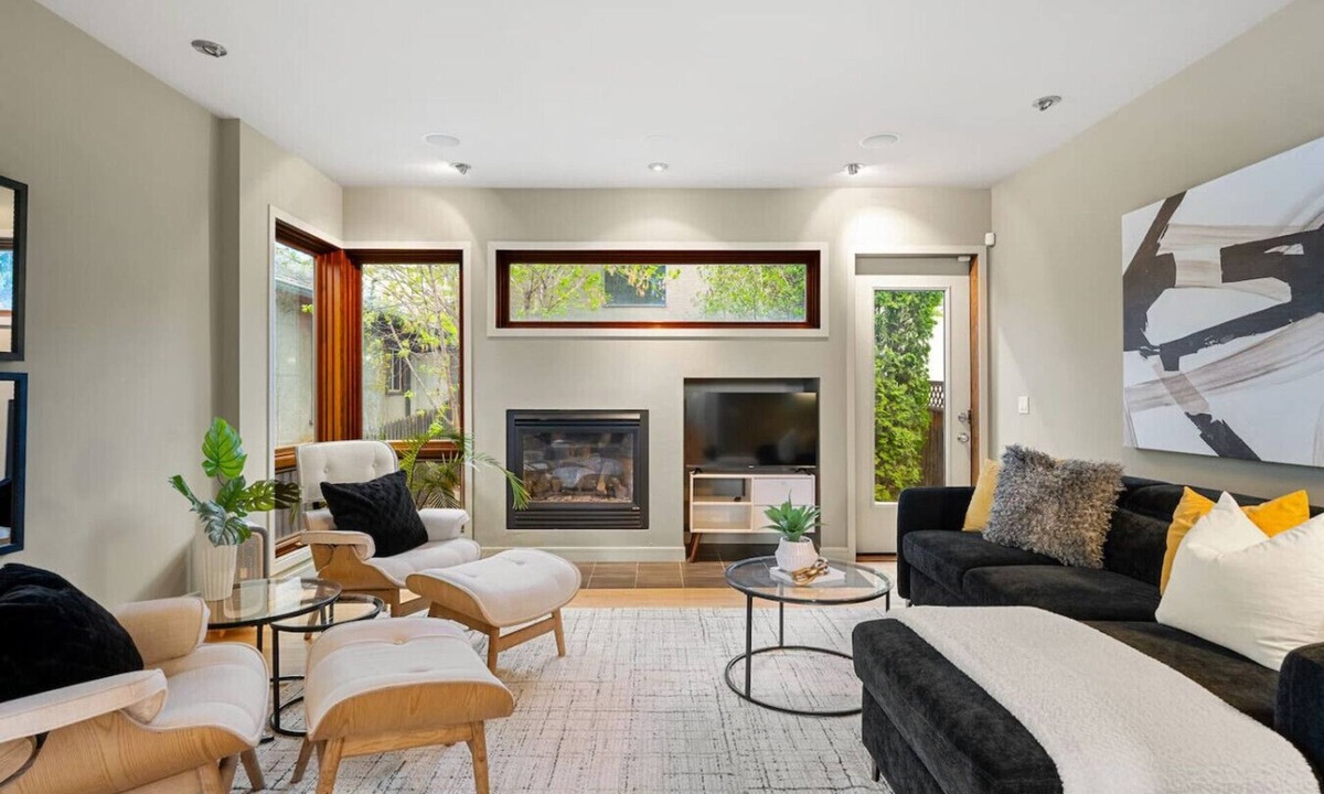 Ramsay House | 2 Private Suites | Near Saddledome, Events, Core