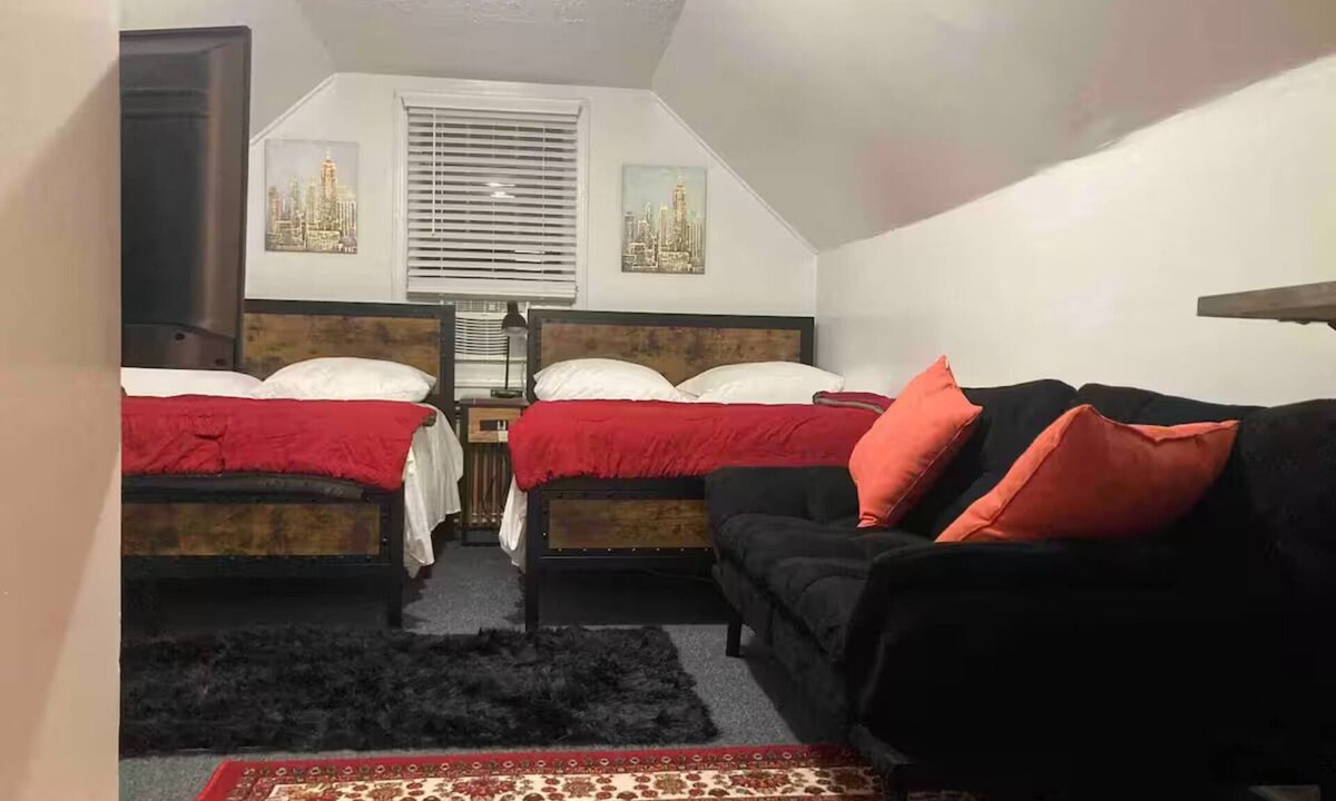 Uniondale Apartment | 2 Pvt bed Rms/1bathroom no kitchen attic