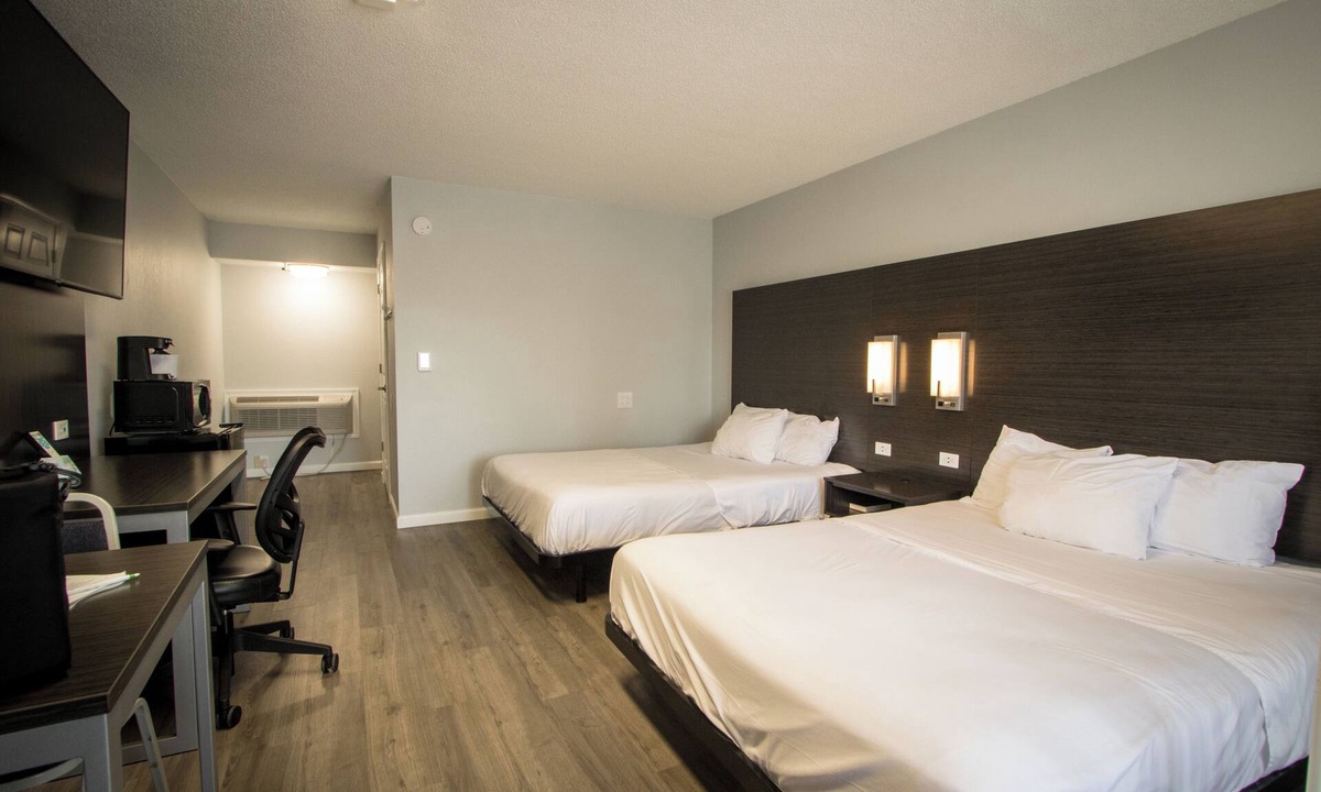 Henderson Hotel | 2 Queen Accessible NS Pet-Friendly