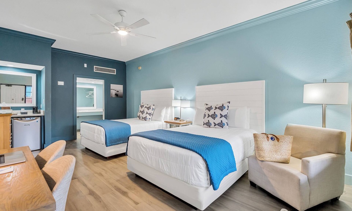 Crystal Beach Hotel | 2 Queen Beds at Beachside Inn Hotel*