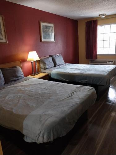 Richland Apartment | 2 Queen Beds Hotel Room 237