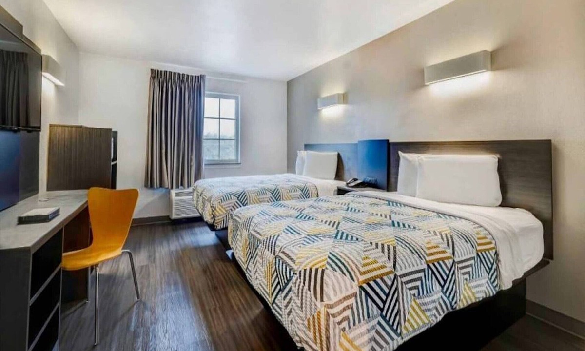 Balch Springs Apartment | 2 Queen Beds | Mobility Accessible Tub Nsmk
