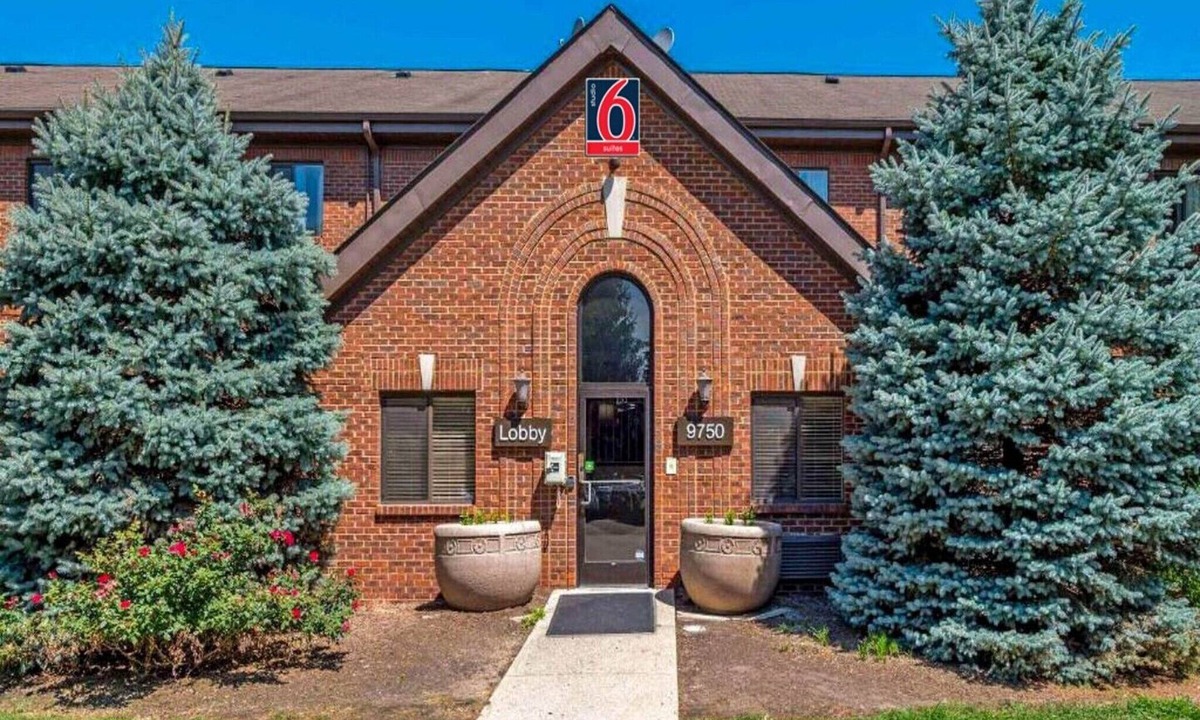 Indianapolis Apartment | 2 Queen Beds | Non-Smoking, Kitchen