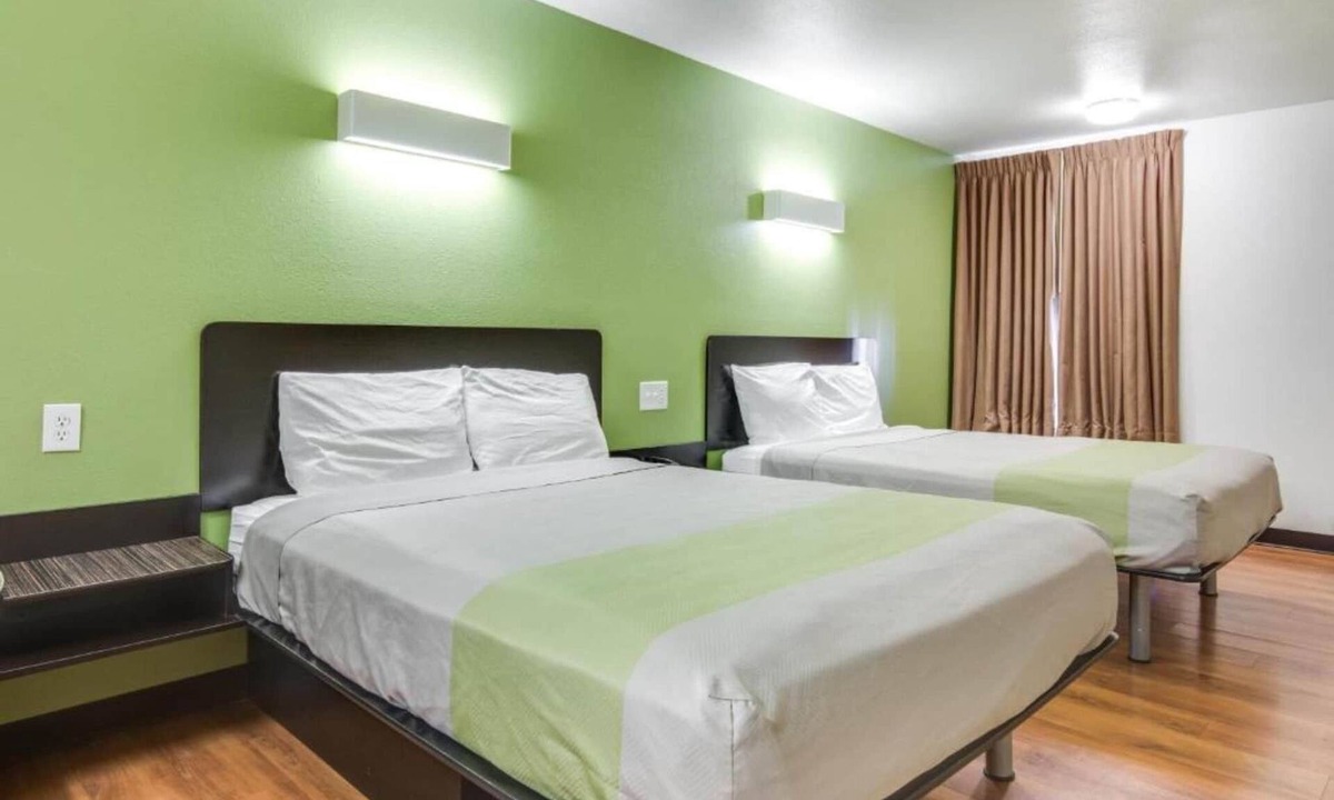 Longview Apartment | 2 Queen Beds | Non-Smoking, Micfridge