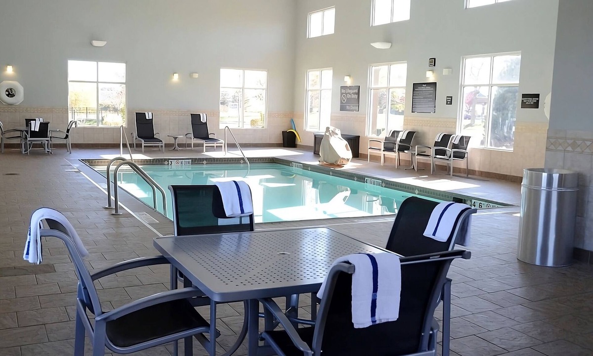 Athens Hotel | 2 QUEEN BEDS STUDIO SUITE W/SOFABED NONSMOK