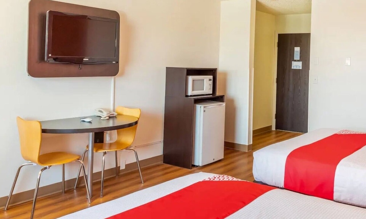 Shelby Hotel | 2 Relaxing Queen Units w/Free parking! Near Downtown & Attractions!