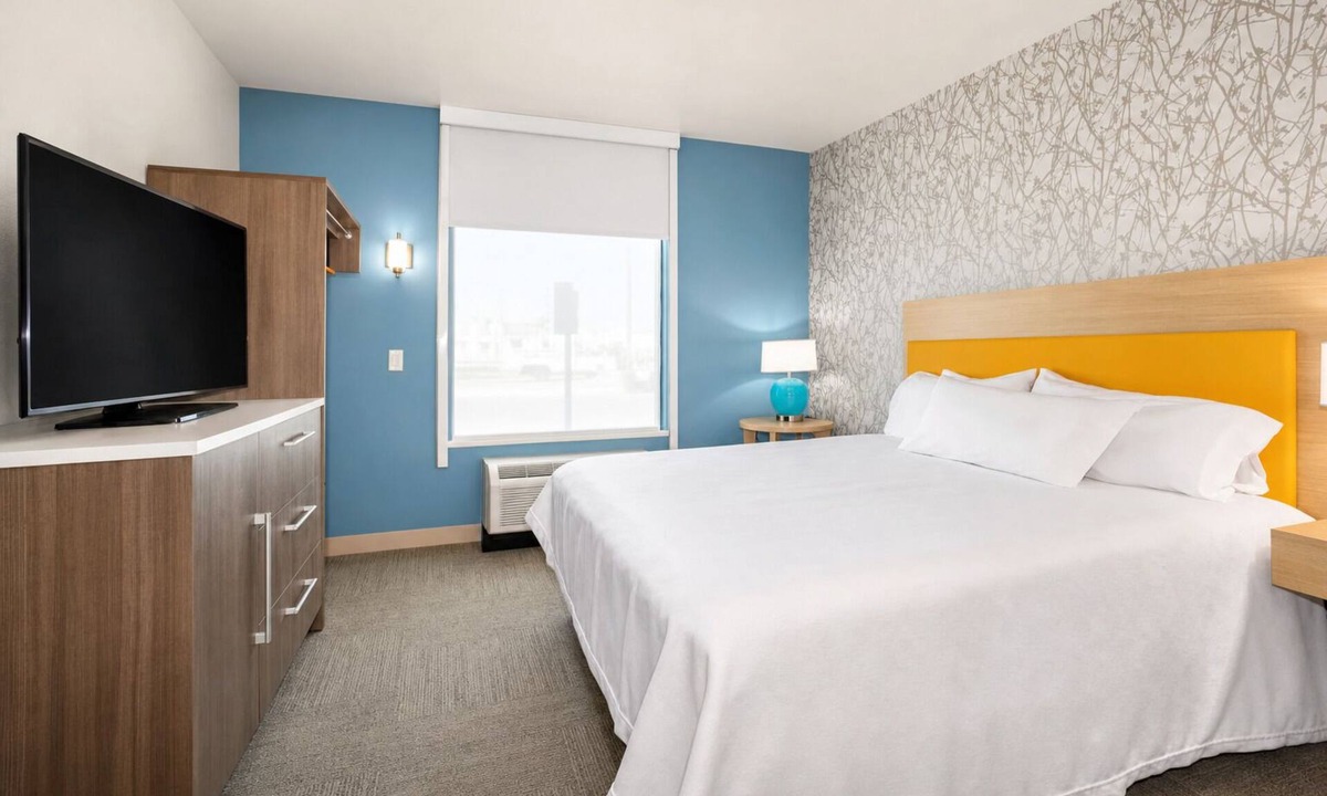 Roswell Hotel | 2 Relaxing Units. Pets Allowed, FREE Breakfast! Close to Spring River Zoo