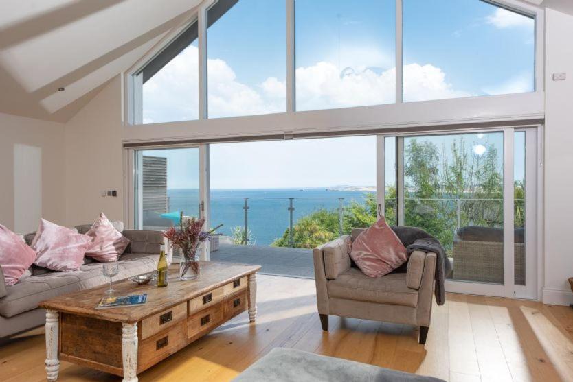 St Ives House | 2 Remera