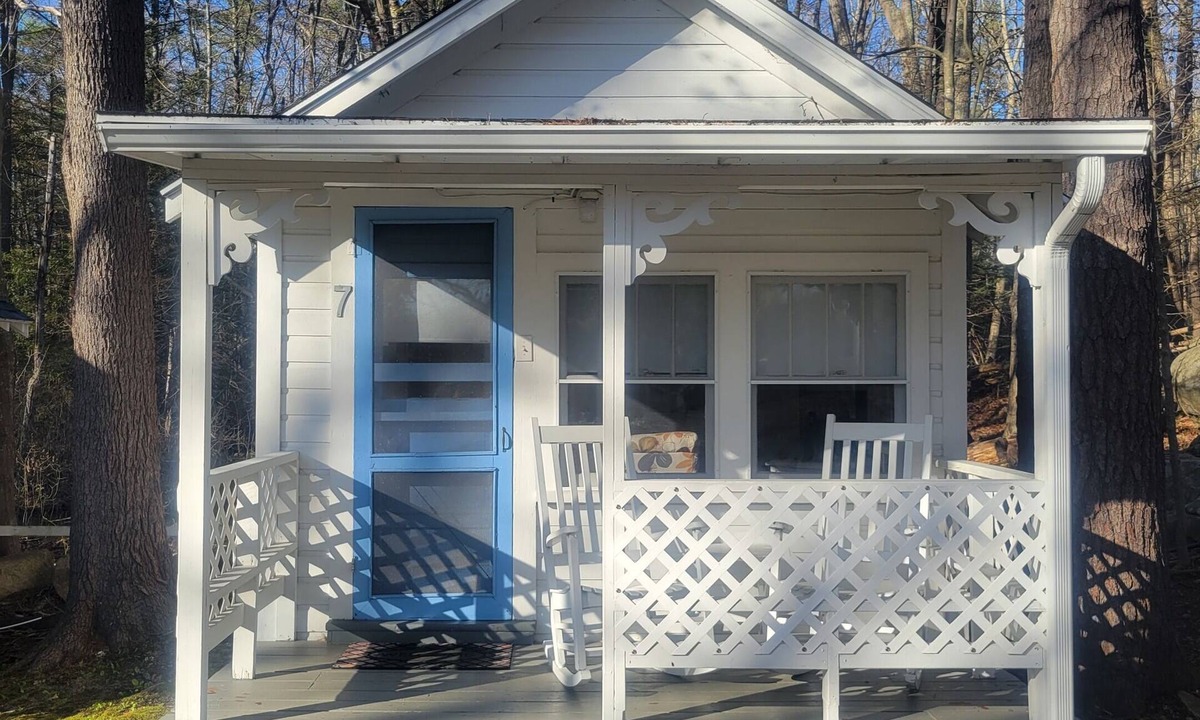 Cape Neddick Bed & Breakfast | 2 River Road Inn & Cottages