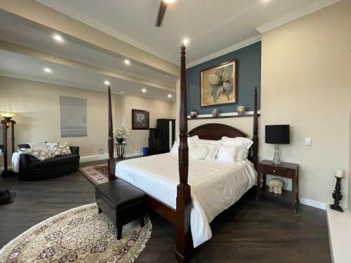 Gananoque Hotel | 2 Rivers Inn The Thousand Islands - LUXURY WATERFRONT SUITE & WALKOUT