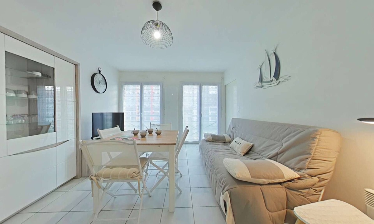 Saint-Gilles-Croix-de-Vie Apartment | 2-room apartment, 4 sleeps, Saint-Gilles-Croix-de-Vie, with WiFi and parking