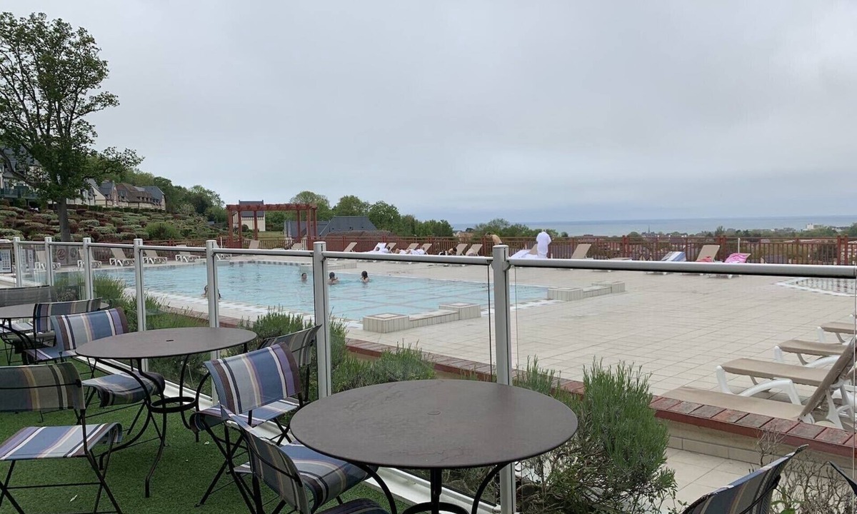 Houlgate Apartment | 2-room apartment 1 km from the beach!