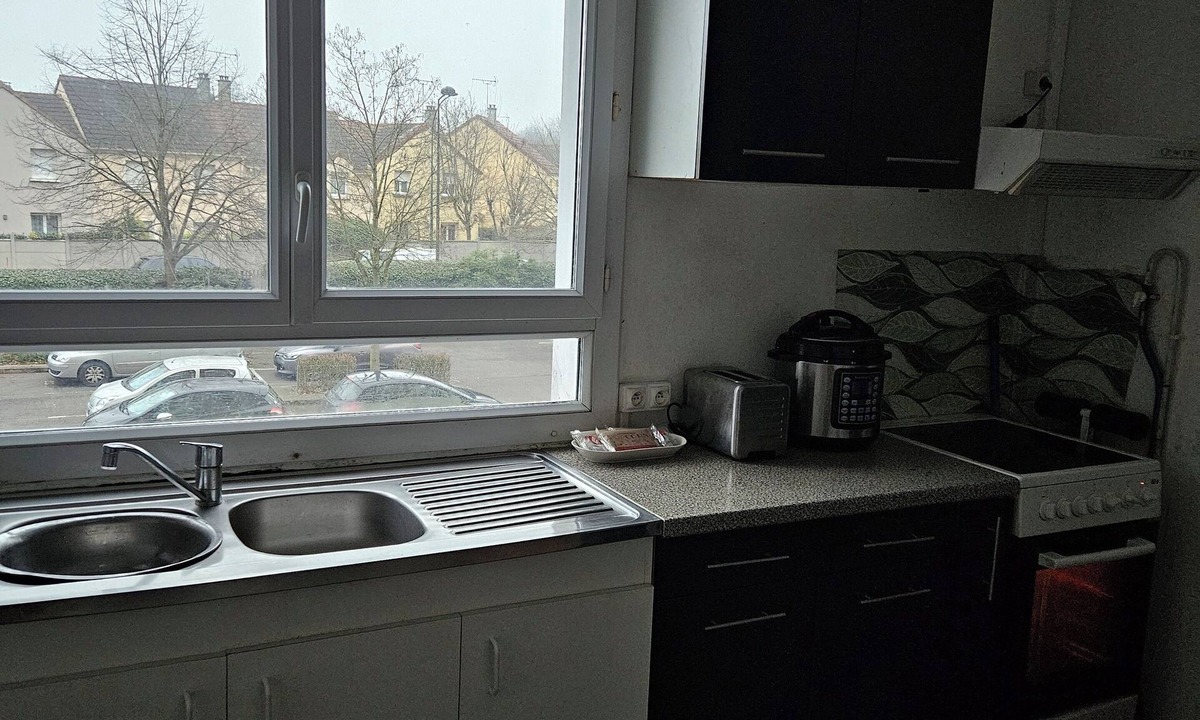 Montgeron Apartment | 2-room apartment, a few minutes from Orly airport, 2 min from a CC
