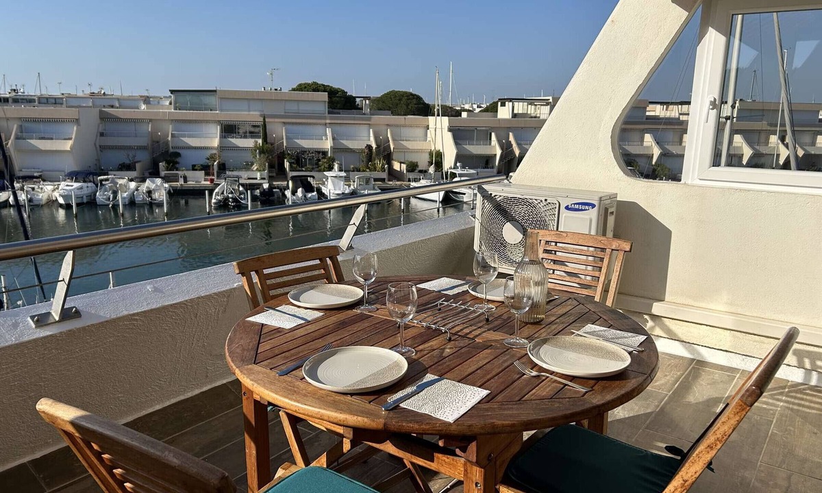 Le Grau-Du-Roi Apartment | 2-room apartment, port view terrace, private parking, AC, pets allowed