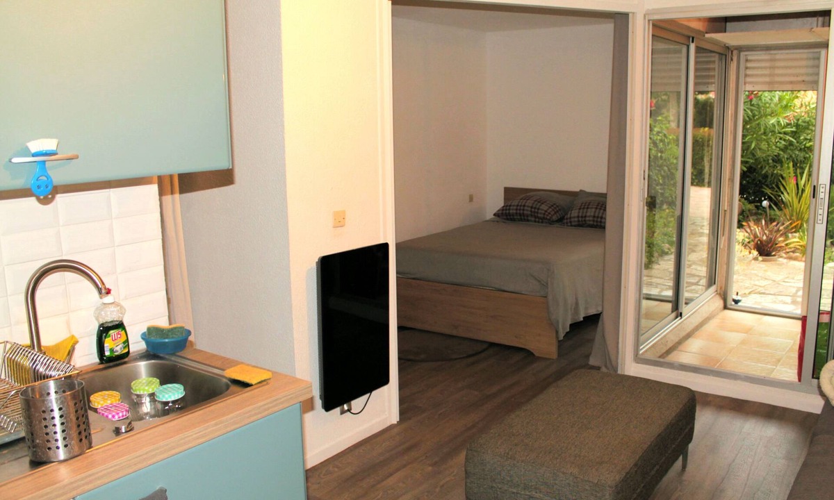 Saint-Cyprien Plage Apartment | 2-room apartment with patio and garden, 50 meters from the port. St Cyprien south