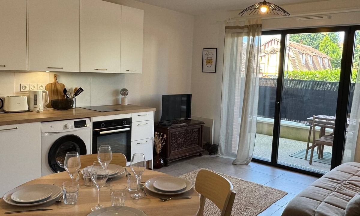 Houlgate Apartment | 2-room apartment in Houlgate, near beach, with balcony and parking