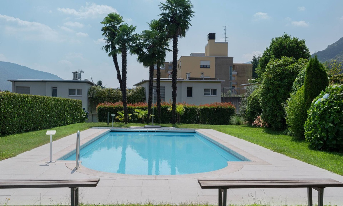Caslano Apartment | 2-room apartment, sunny balcony, heated pool, Apr-Oct