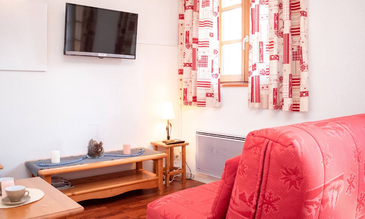 Vignec Apartment | 2-Room Apartment with Balconies - Sleeps 6