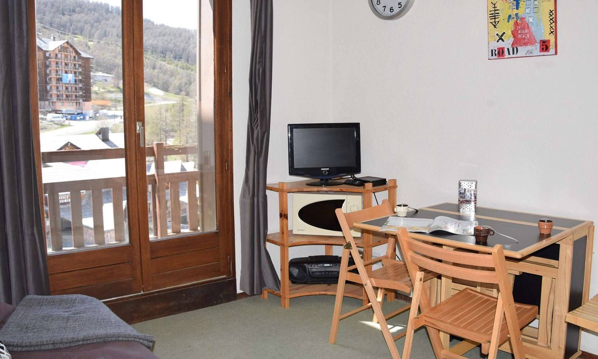 Risoul Apartment | 2-Room Apartment with Cabins, Sleeps 4, Central Risoul, Pet-Friendly