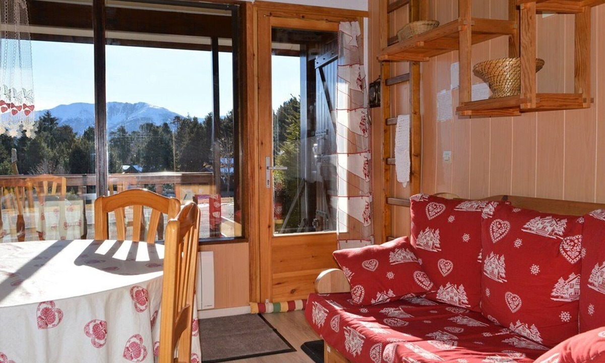 Pyrenees 2000 Ski Chalet | 2-room chalet for 4 people near slopes, south-facing terrace